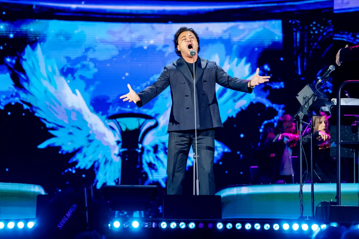 Pavarotti 90 - L'uomo che emozionò il mondo è una replica? Tutto sullo speciale