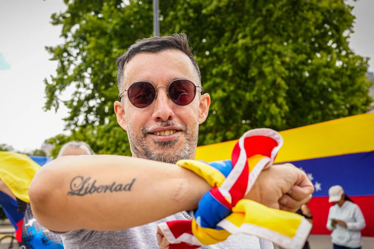 Regime change in Venezuela, Tommaso Cerno esulta: "God bless America!" (e se la prende con la sinistra italiana)