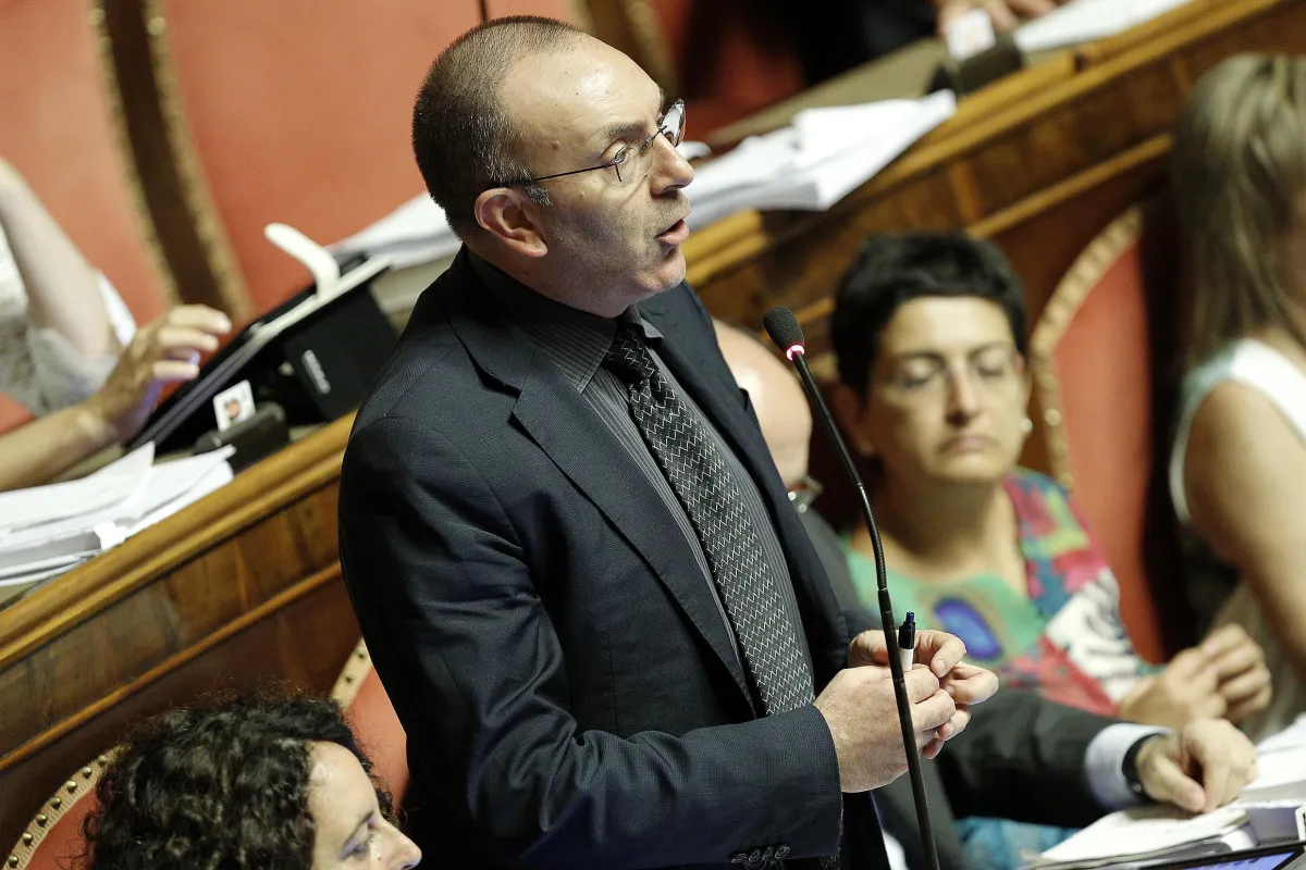 Chi è Vito Petrocelli, l'ex senatore Cinque Stelle che difende Maduro