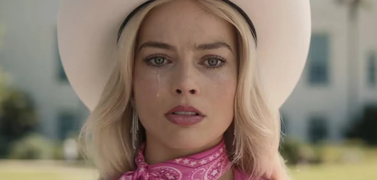 Chi è la donna anziana nel film "Barbie"? Attrice e significato di una scena chiave