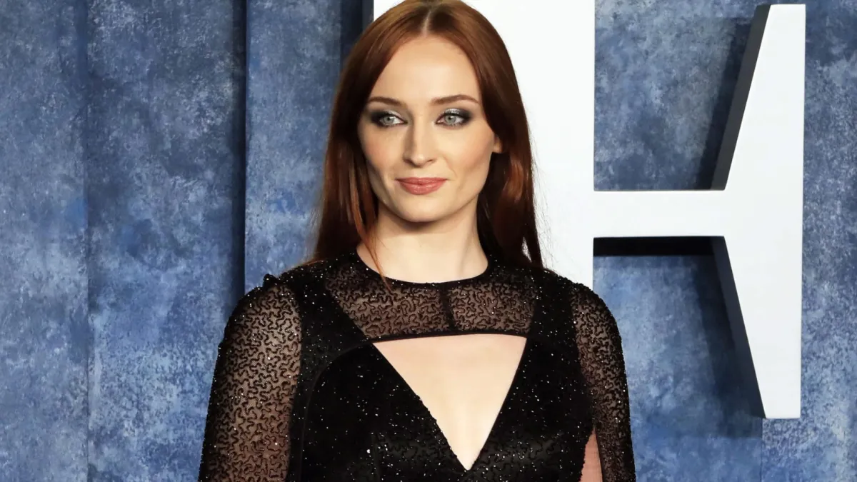 Sophie Turner racconta la sua Lara Croft: cos'ha detto sulla serie tv "Tomb Raider"