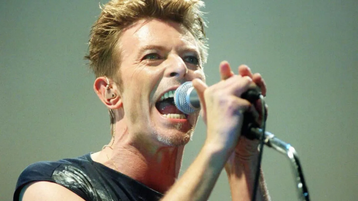 Come è morto David Bowie e che malattia aveva? La lotta contro il tumore e la droga