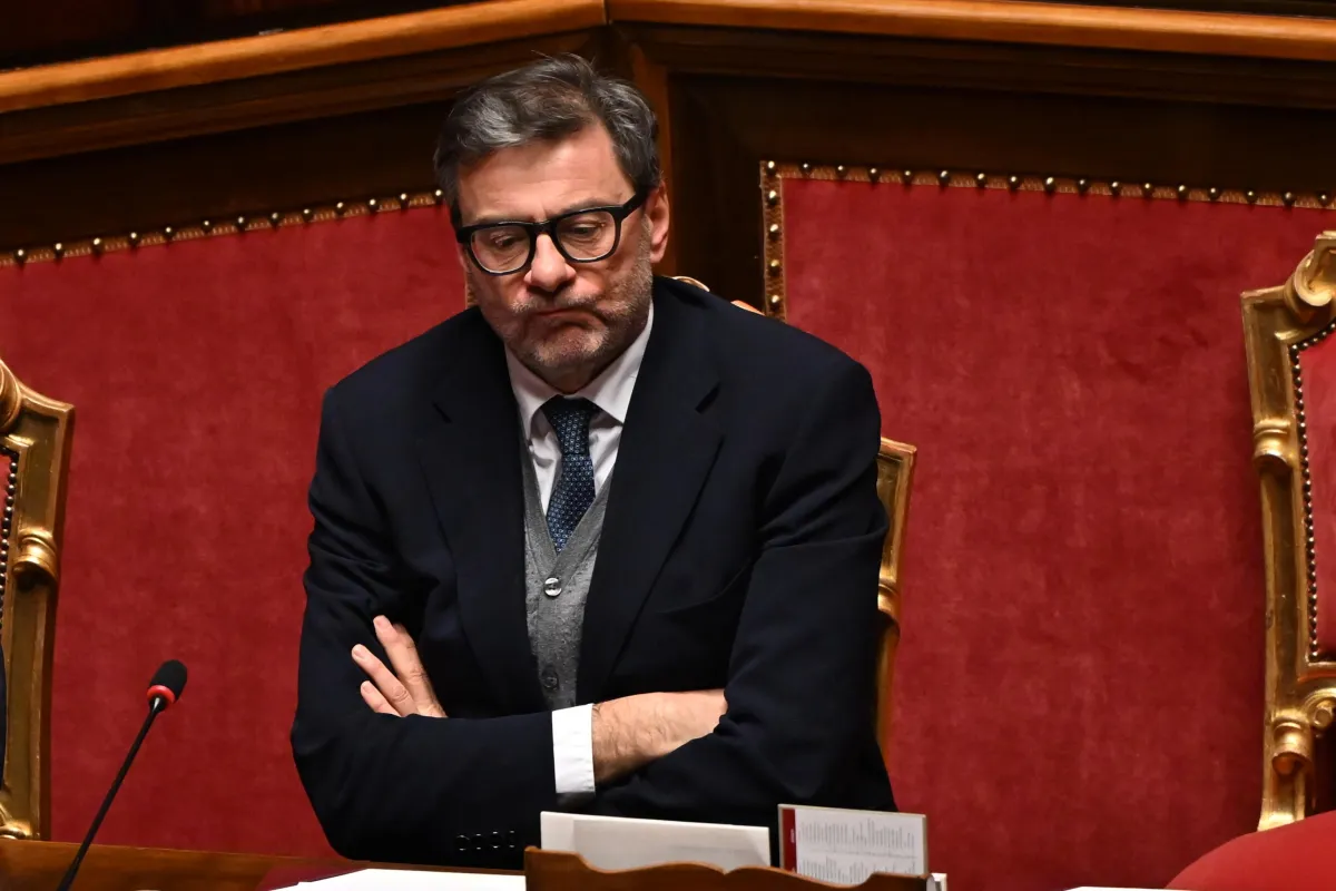 Riarmo, per aumento spese militari serve scostamento di Bilancio. Giorgetti “scopre le carte” e accende lo scontro