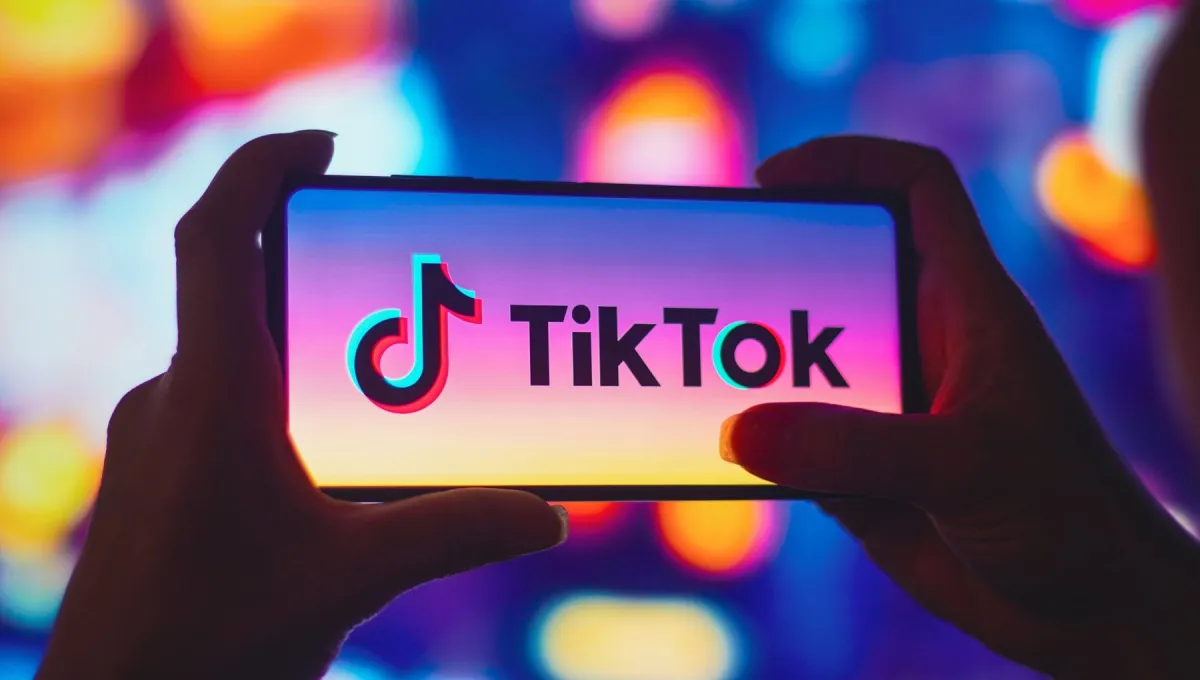 L'Effetto TikTok e Instagram sul turismo: come i social creano e distruggono le mete virali