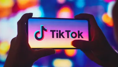 L'Effetto TikTok e Instagram sul turismo: come i social creano e distruggono le mete virali