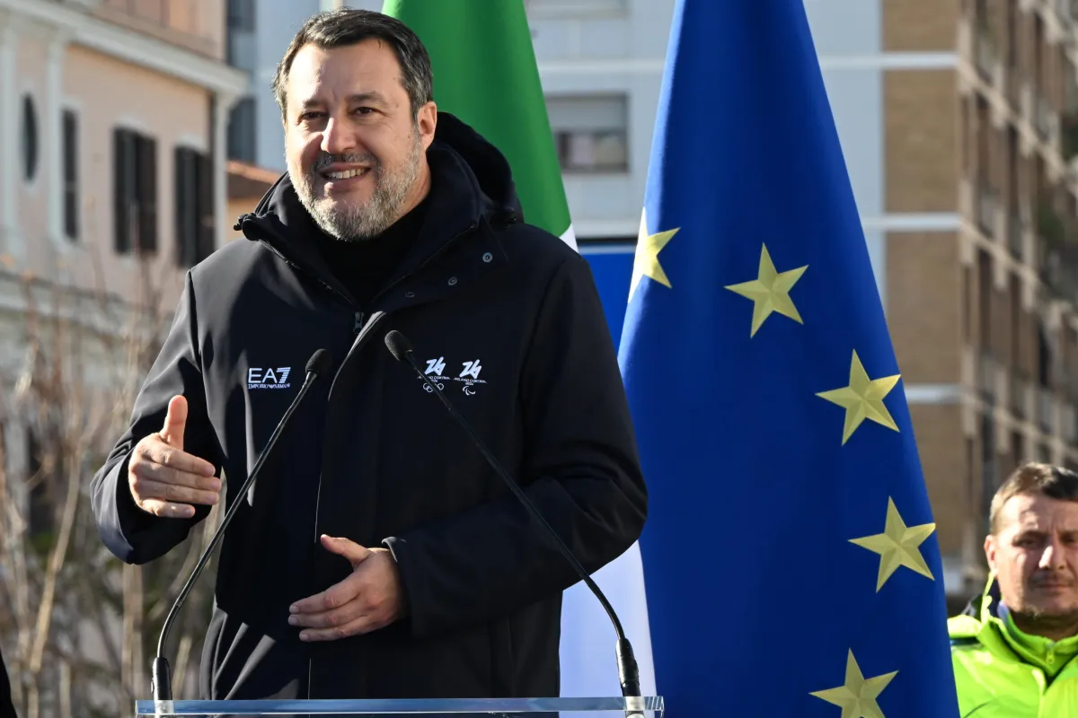 “Salvini come Moro”, scritta shock sulla sede della Lega a Modena