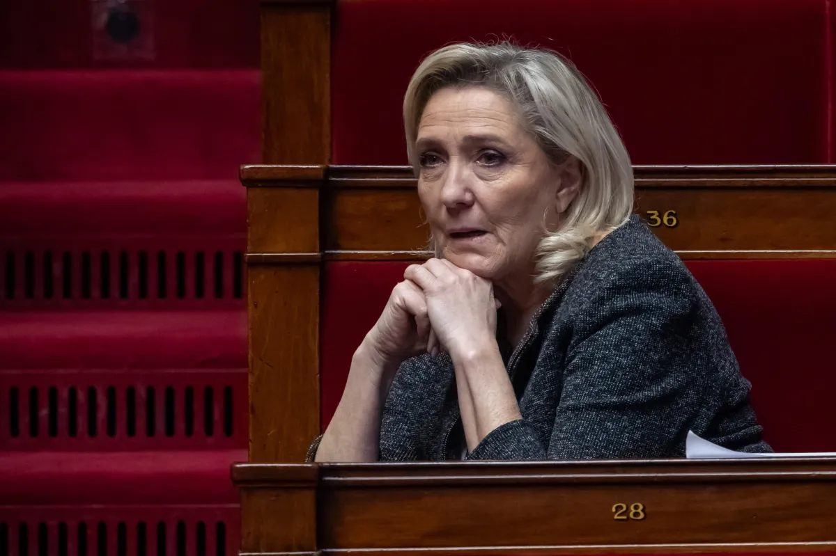 Francia, al via il processo d’appello di Marine Le Pen: i rischi per il futuro politico della leader del RN