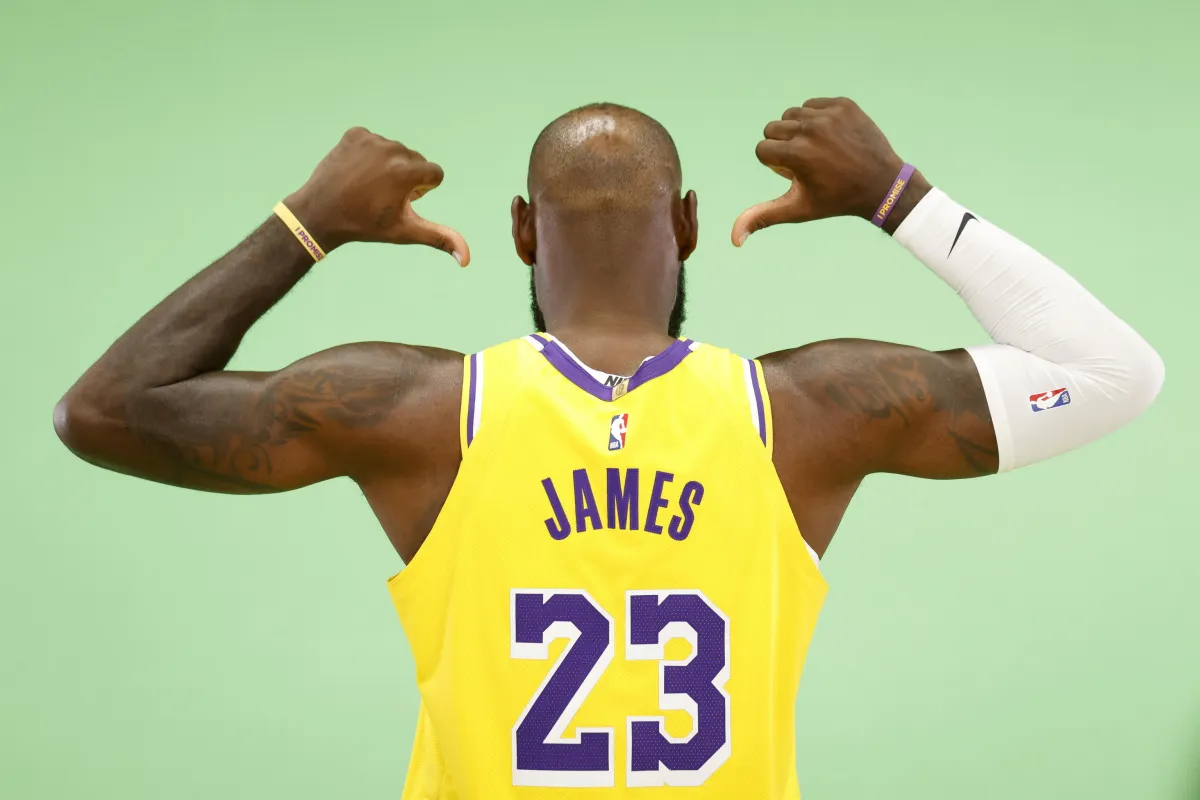 Patch di LeBron James: cos’è, perché è stata creata e cosa succede dopo ogni partita della NBA