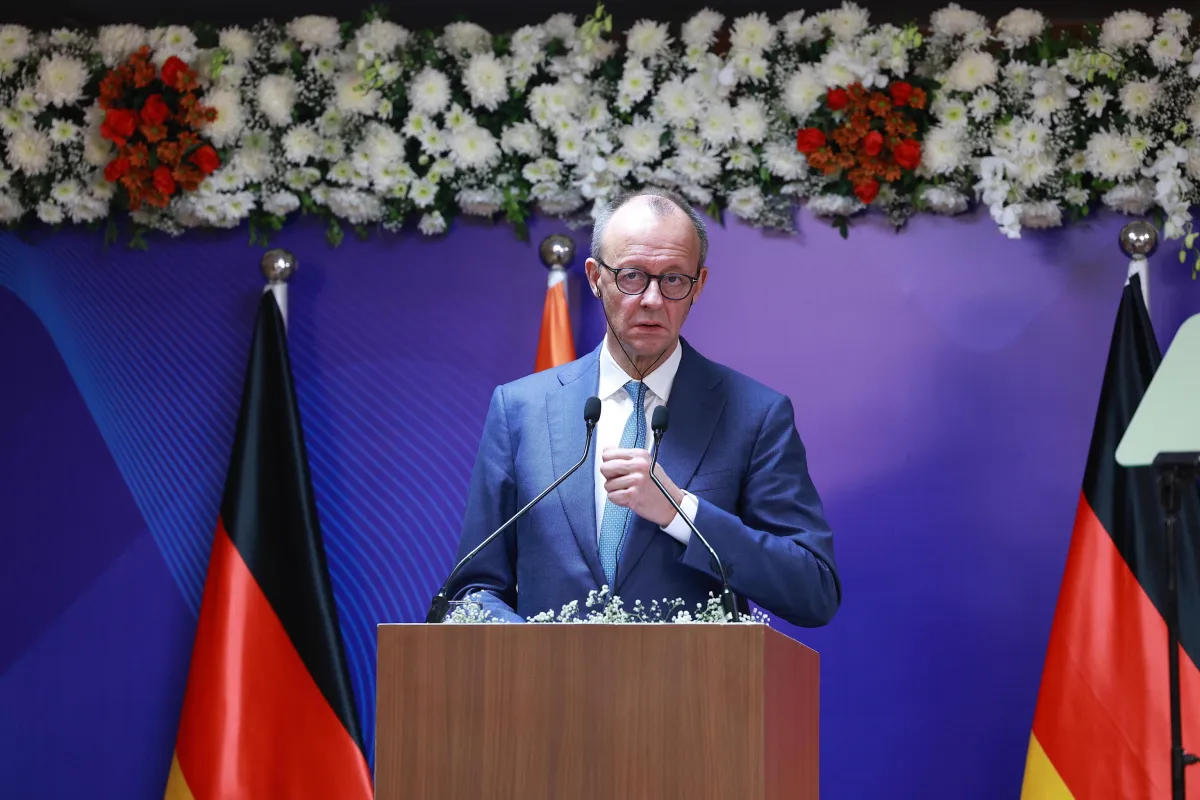 Iran, secondo il cancelliere tedesco il regime è arrivato al capolinea: "Stiamo assistendo agli ultimi giorni e settimane"