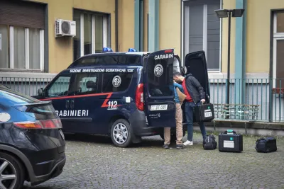 Dramma a Rozzano, uomo di 70 anni ucciso con una coltellata alla gola: fermato 21enne