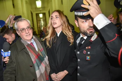 Travaglio contro Chiara Ferragni e le leggi della Casta che l'hanno salvata: "È una colpevole innocente"