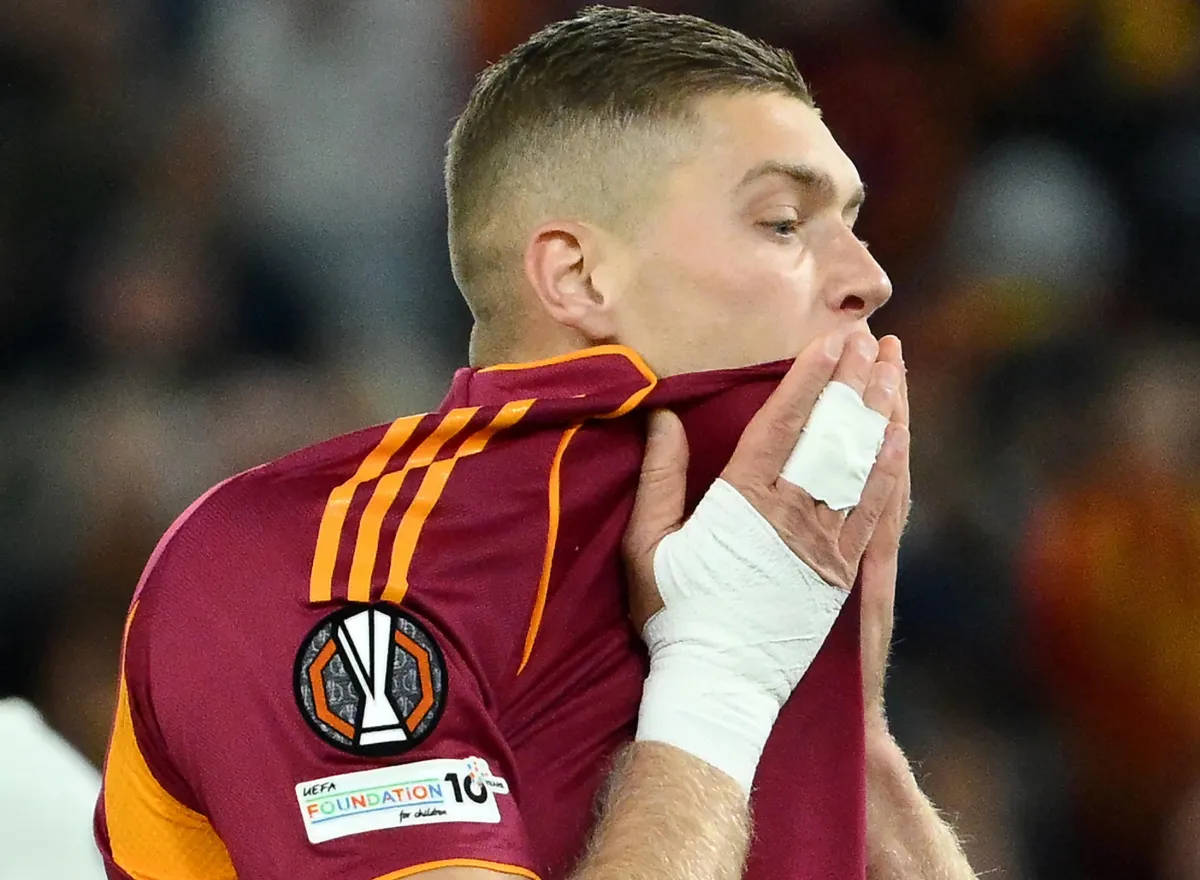 Dovbyk finisce sotto i ferri: l’attacco della Roma perde il suo centravanti per tutta la stagione?