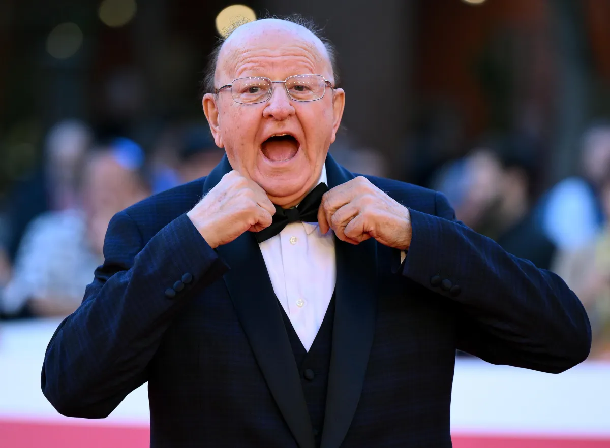 Hoara Borselli a difesa di Massimo Boldi e contro le femministe. "In Italia la parola fica è proibita"