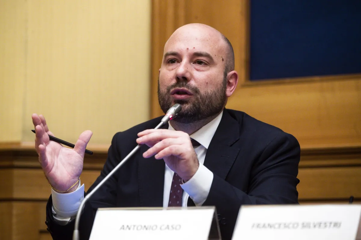 Metal detector a scuola, il M5S boccia l’approccio di Valditara. Il commento di Antonio Caso