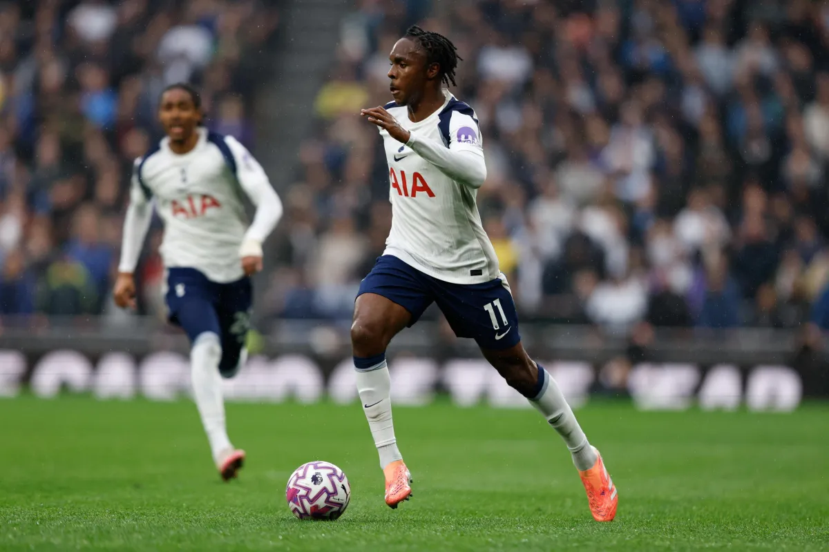 La Roma torna su Mathys Tel: chi è l'attaccante del Tottenham che piace ai giallorossi