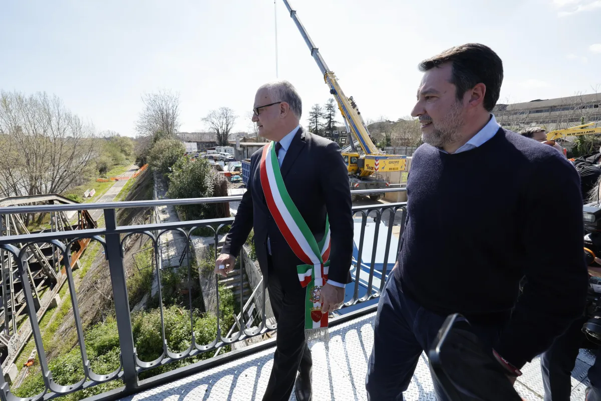  Gualtieri parla e Salvini se ne va. Cosa è successo a Tor Bella Monaca tra il sindaco e il ministro