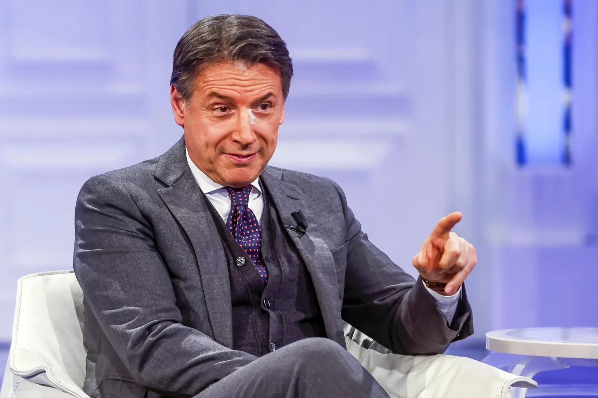 Sondaggi politici, qualcuno gioca ad “Asso Pigliatutto” (oltre a Meloni) mentre il Pd crolla