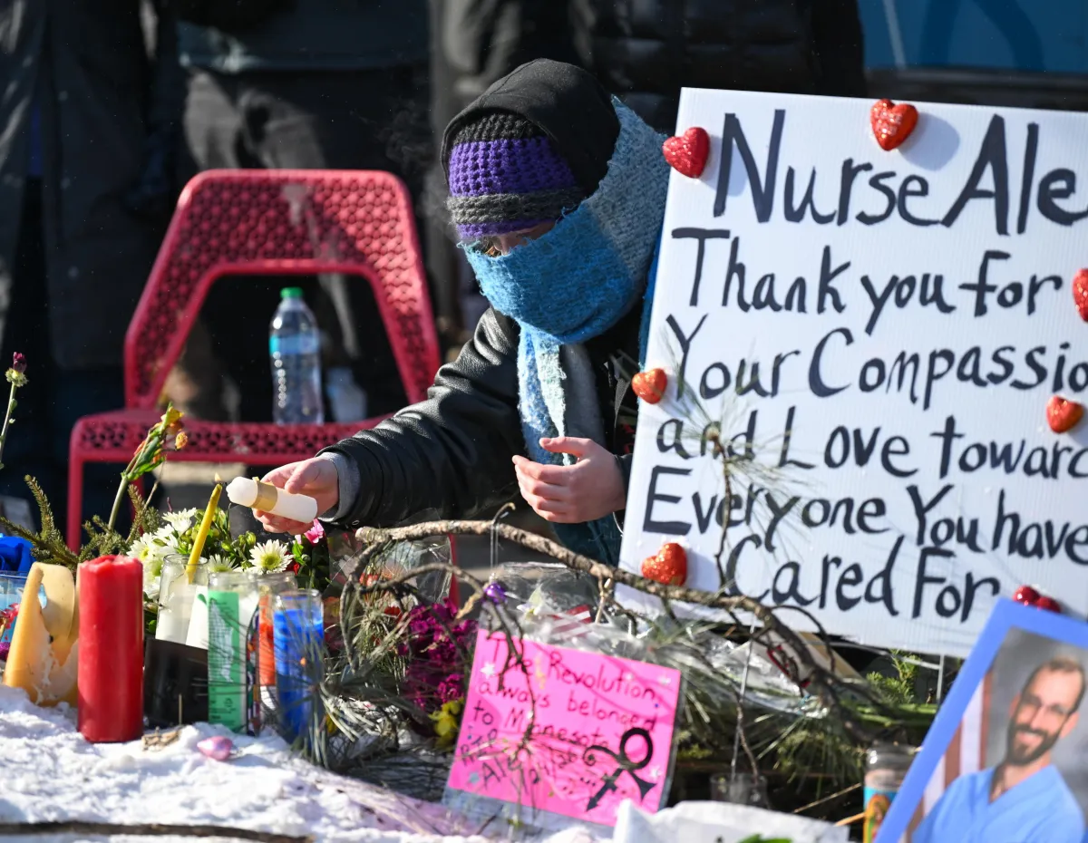 Morte Alex Pretti a Minneapolis, forti reazioni da Obama e Clinton