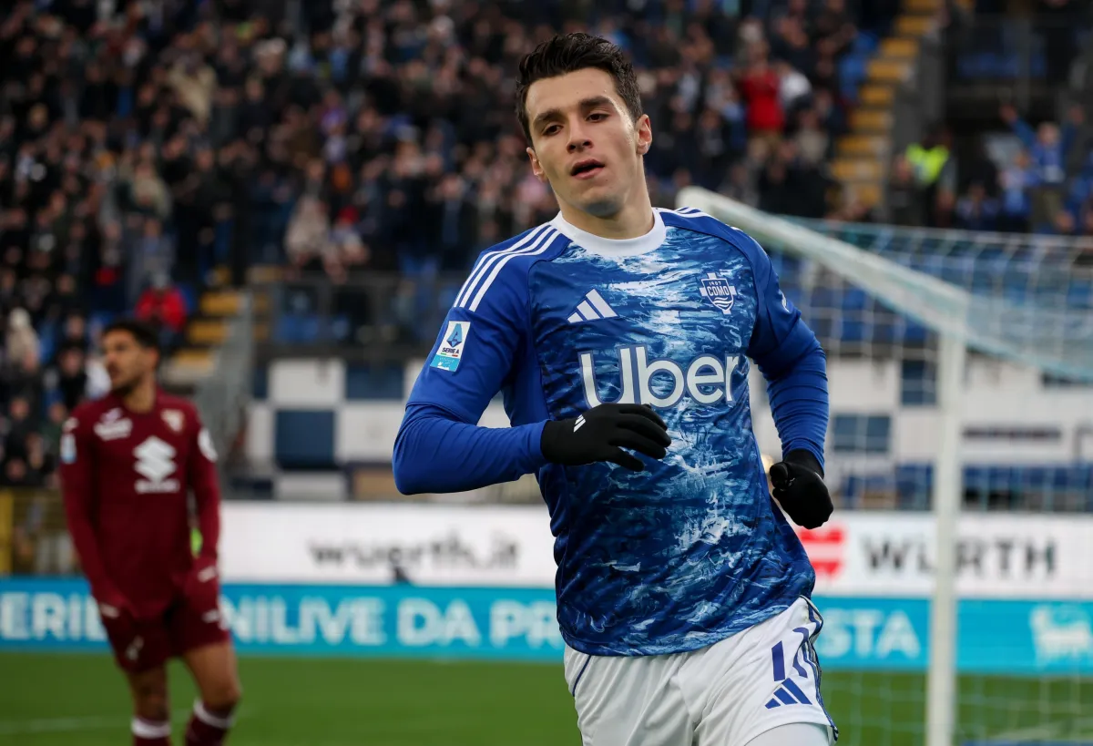 Infortunio Douvikas in Coppa Italia: quando torna l'attaccante del Como?