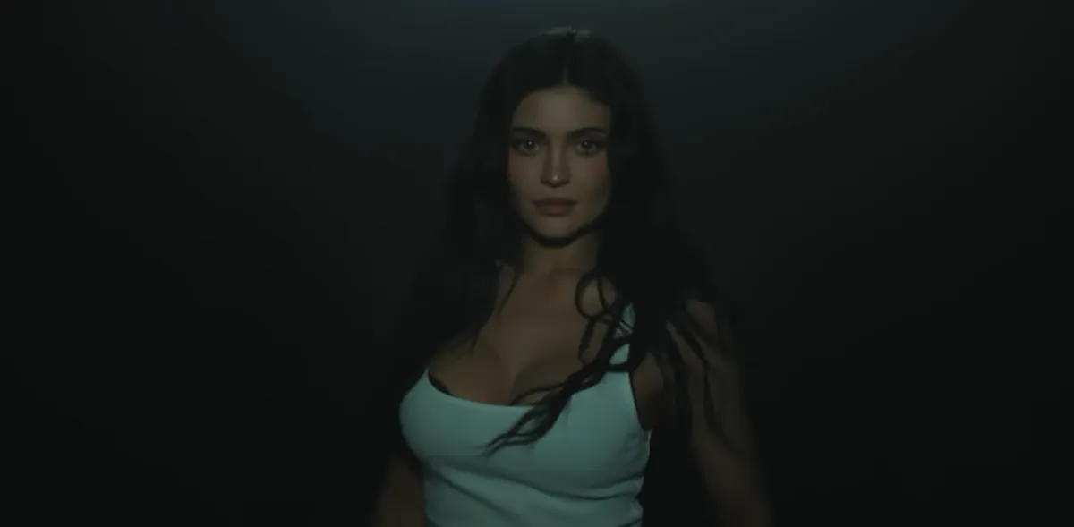 "Residue", Kylie Jenner è nel video di A.G. Cook con Charli XCX: il significato della clip