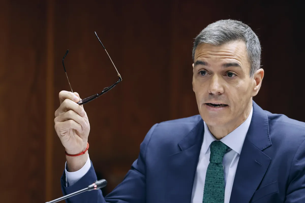 La Spagna regolarizzerà mezzo milione di migranti: il piano storico del governo Sanchez tra economia e integrazione