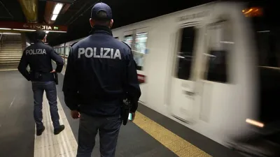 Roma, molesta una turista minorenne in metro: 28enne con precedenti arrestato per violenza sessuale
