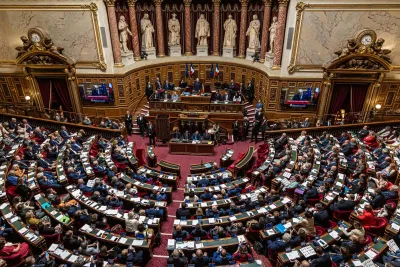 Fine vita, il Senato francese boccia la proposta di legge sul suicidio assistito: rinvio all’Assemblea Nazionale