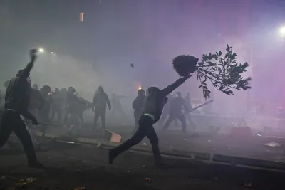 Askatasuna: gli scontri a Torino erano annunciati? L'indignazione per il poliziotto preso a martellate