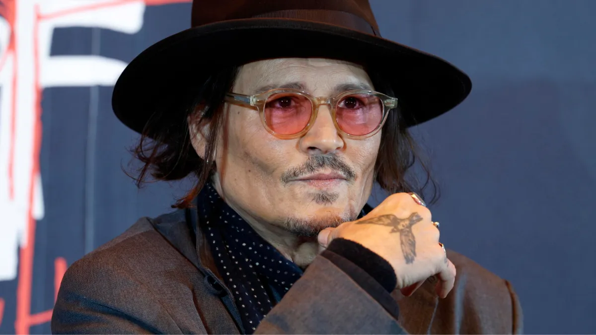 Johnny Depp è Ebenezer Scrooge: primo sguardo alle foto dal set