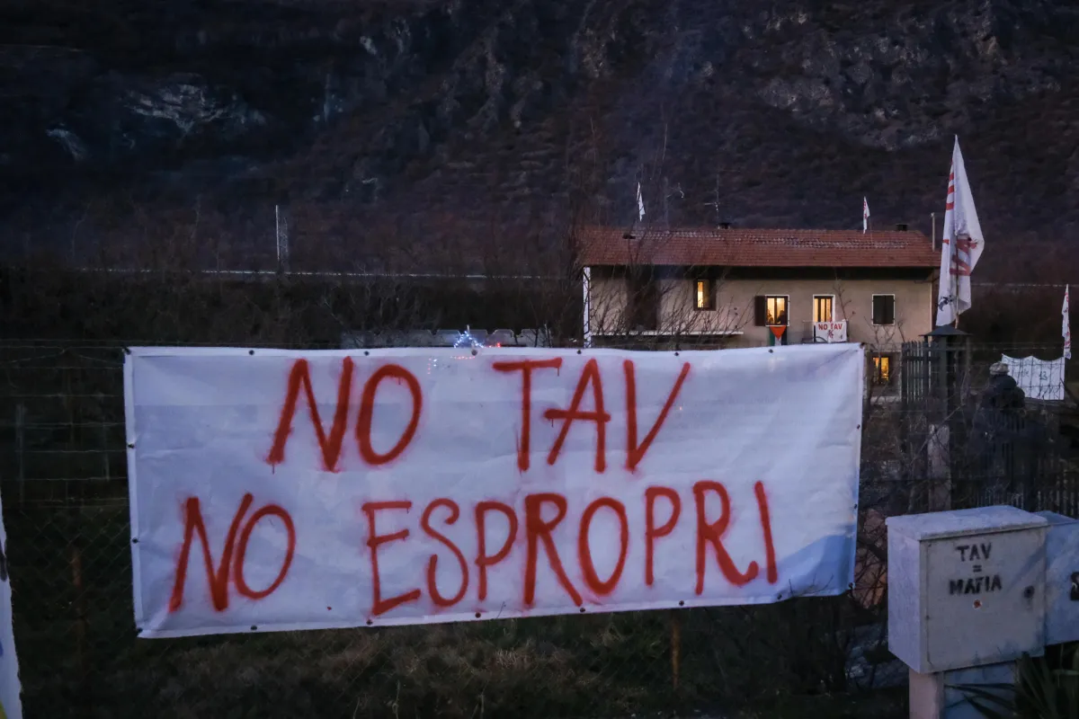 Tommaso Cerno risponde a Travaglio sui No Tav: "Un campo di addestramento paramilitare per Askatasuna"