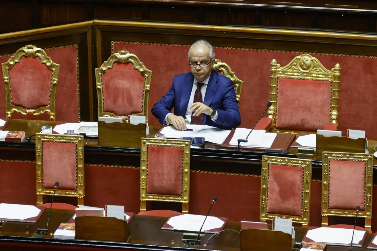 Askatasuna, dopo gli scontri di Torino il governo avanza da solo: la sinistra dice no all’invito di Meloni