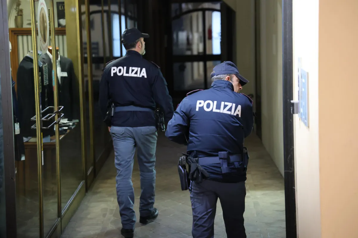 Castel Volturno, accoltella la ex fidanzata, arrestato 33enne: è accusato di tentato femminicidio