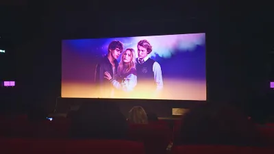 "Love Me Love Me", da Wattpad a Prime: che differenze ci sono tra libro e film?