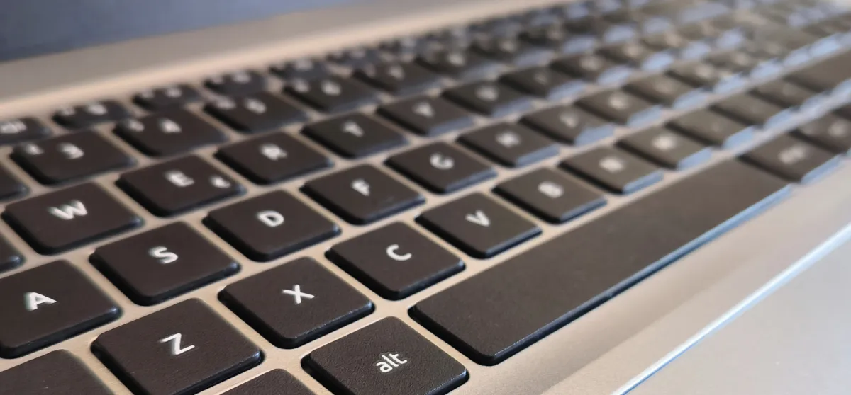 Oltre la metà dei ragazzi trascorre più di tre ore al giorno on line