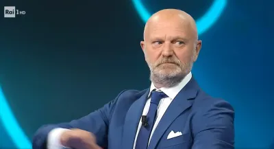 Sanremo, Sechi in soccorso di Pucci: come l ha conosciuto e perché dice che  non è stato catturato dalla buoncostume rossa 