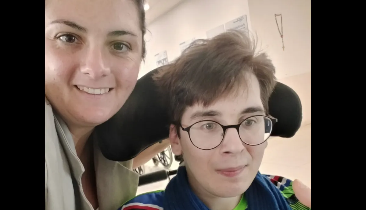 Storia di Paolo, aggredito da una baby gang per un monopattino: dal coma alla rinascita. "Mai arrendersi"