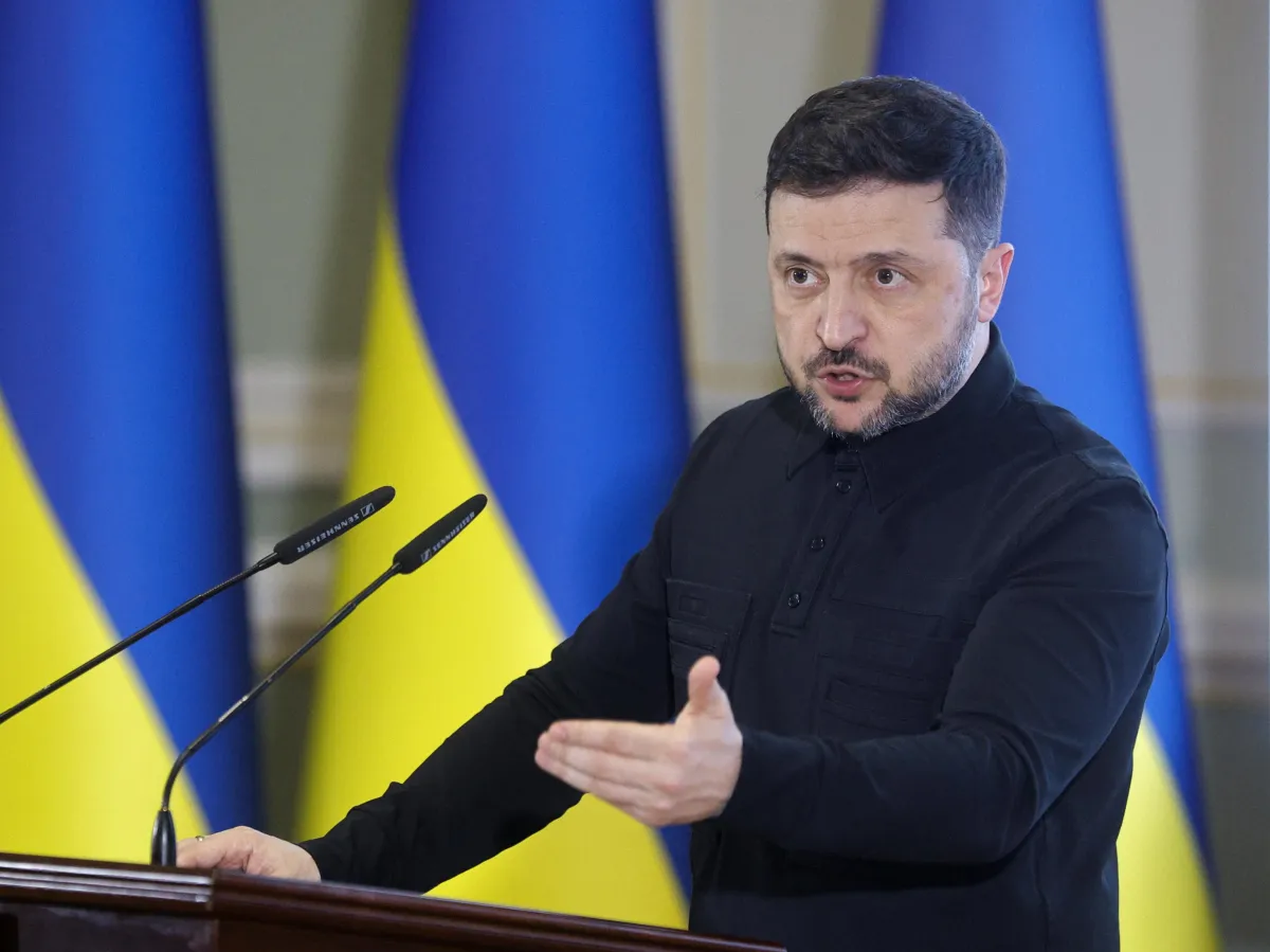 La pace in Ucraina entro l’estate? Per Zelensky gli USA puntano a chiudere la guerra presto: restano nodi irrisolti