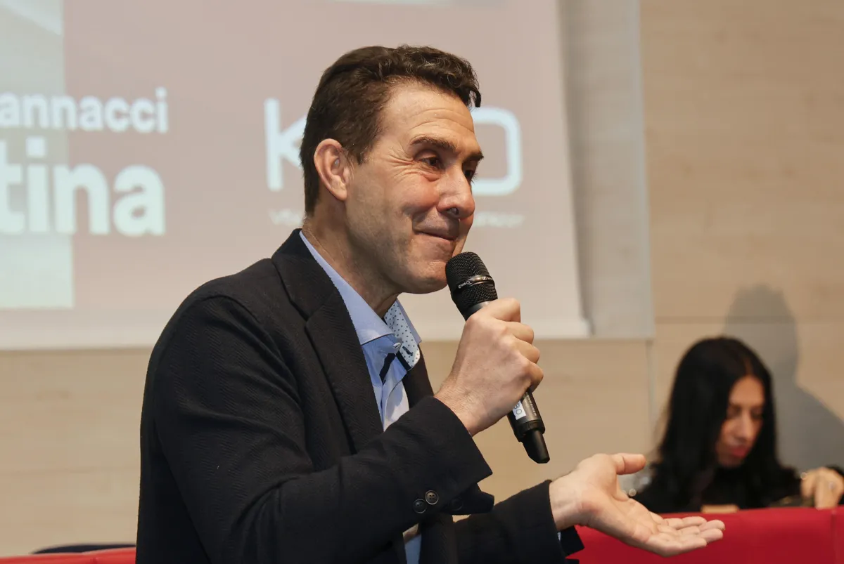 Sondaggi choc per Meloni: Vannacci riscrive la mappa a destra e Fdi e Lega crollano. E il Pd dov’è finito?