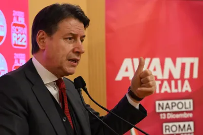 Conte richiama Meloni: "Anziché di Pucci, si occupi veramente di sicurezza"