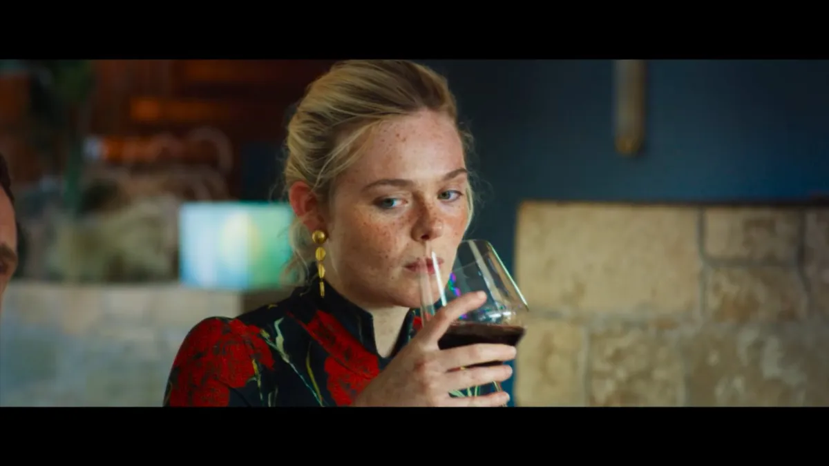 Elle Fanning che ruolo interpreta in "Rosebush Pruning"? Il trailer accende l'hype
