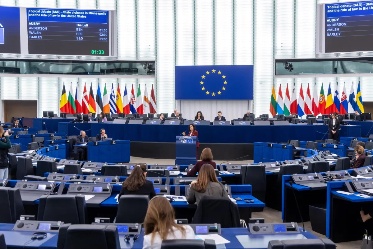 Ucraina, il Parlamento europeo approva un prestito da 90 miliardi all’Ucraina per bilancio e difesa per il 2026-2027