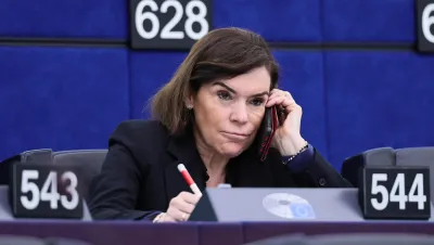 Chi è Elisabetta Gualmini, la prima europarlamentare che abbandona il Pd di Elly Schlein