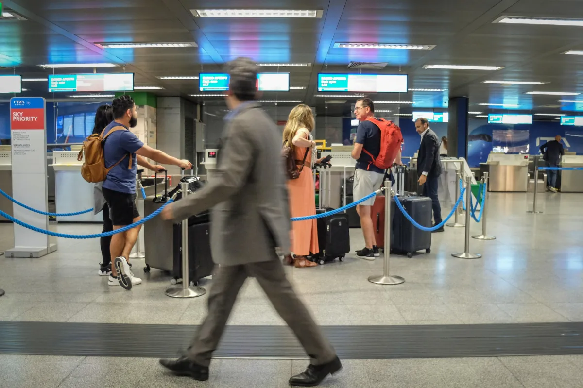 Sciopero trasporto aereo 16 febbraio e 7 marzo: i sindacati tirano dritto, scontro con Salvini
