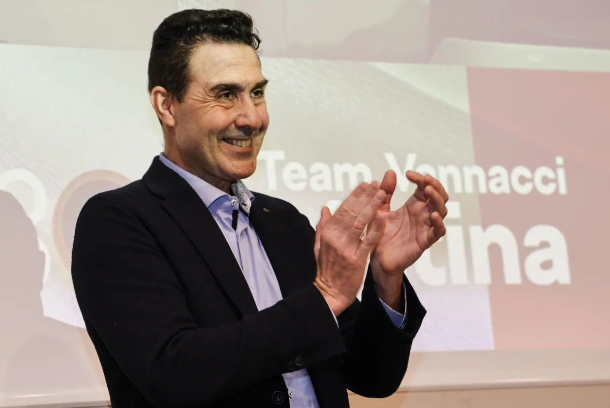 Cambi di casacca, stretta alla Camera: cosa rischiano ora i deputati che lasciano il partito