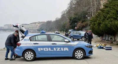 Giallo a Torino, 58enne trovato morto in strada con una ferita al collo: cosa sappiamo