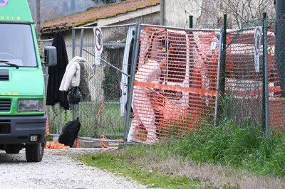 Orrore a Scandicci, donna trovata decapitata in un edificio abbandonato: si indaga per omicidio