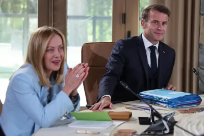 Macron fa il miracolo: Travaglio dà ragione a Giorgia Meloni