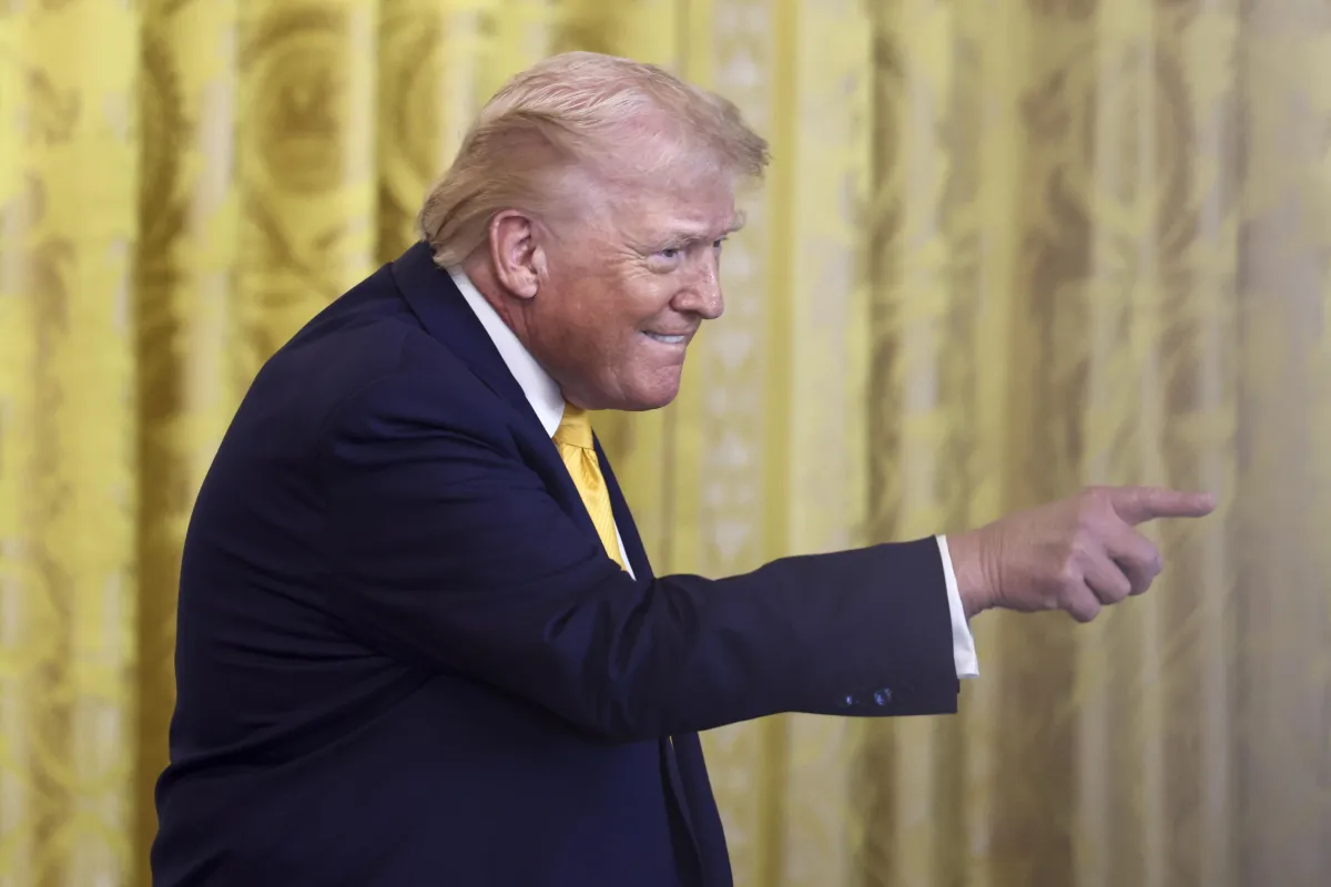 Trump annuncia che declassificherà i file sugli alieni dopo le parole di Obama: gli USA aprono i dossier sulla vita extraterrestre