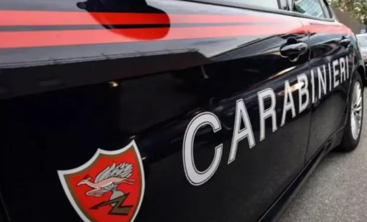 Napoli, insulta l'arbitro per un rigore negato, la moglie pensa ce l'abbia con lei e lo accoltella 