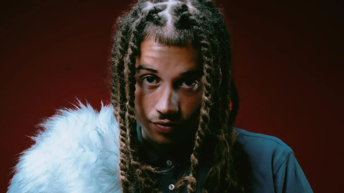 Chi è Sayf: dov'è nato e cosa sappiamo dei genitori del cantante di Sanremo 2026